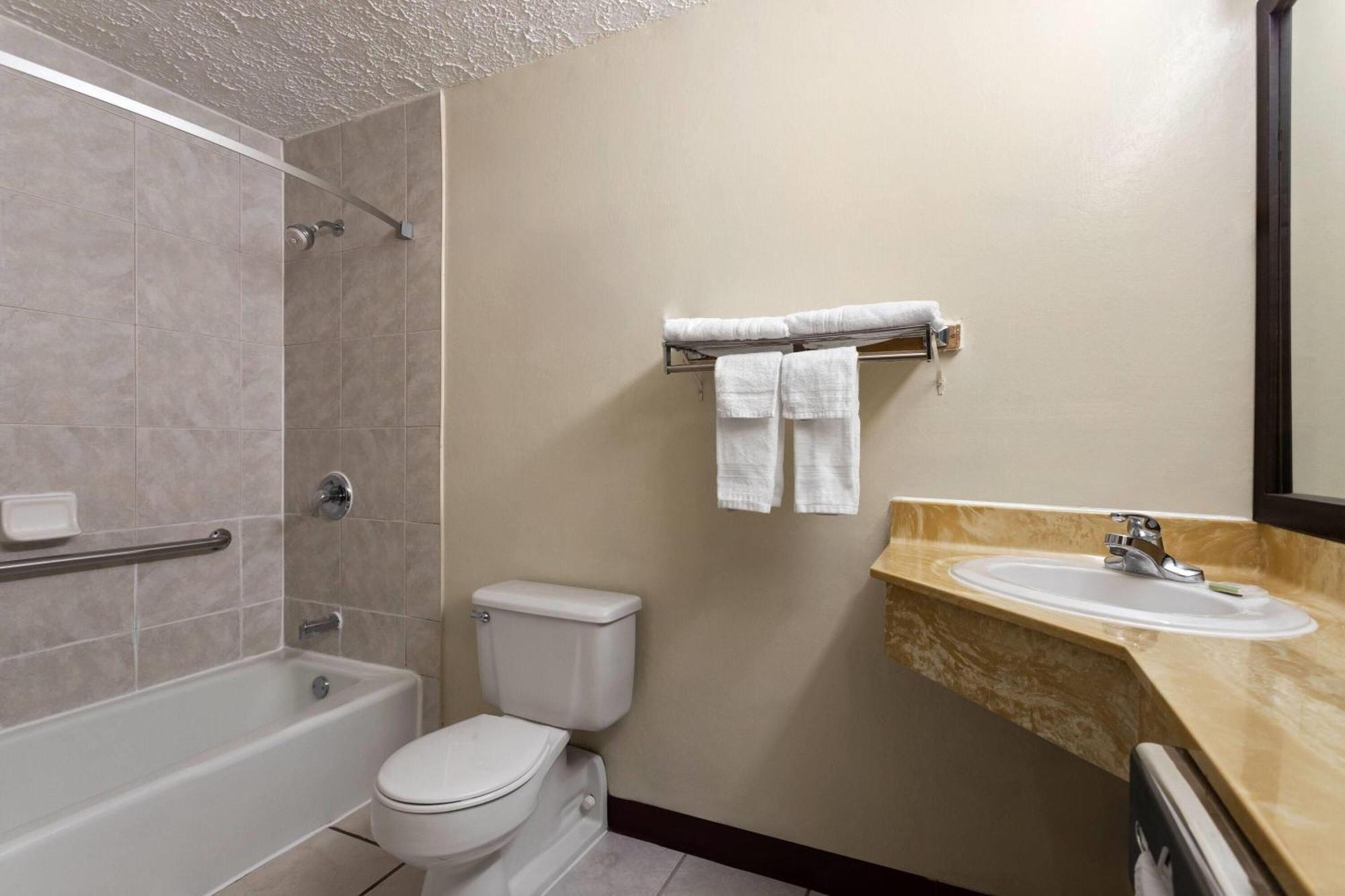 Super 8 By Wyndham Hotel