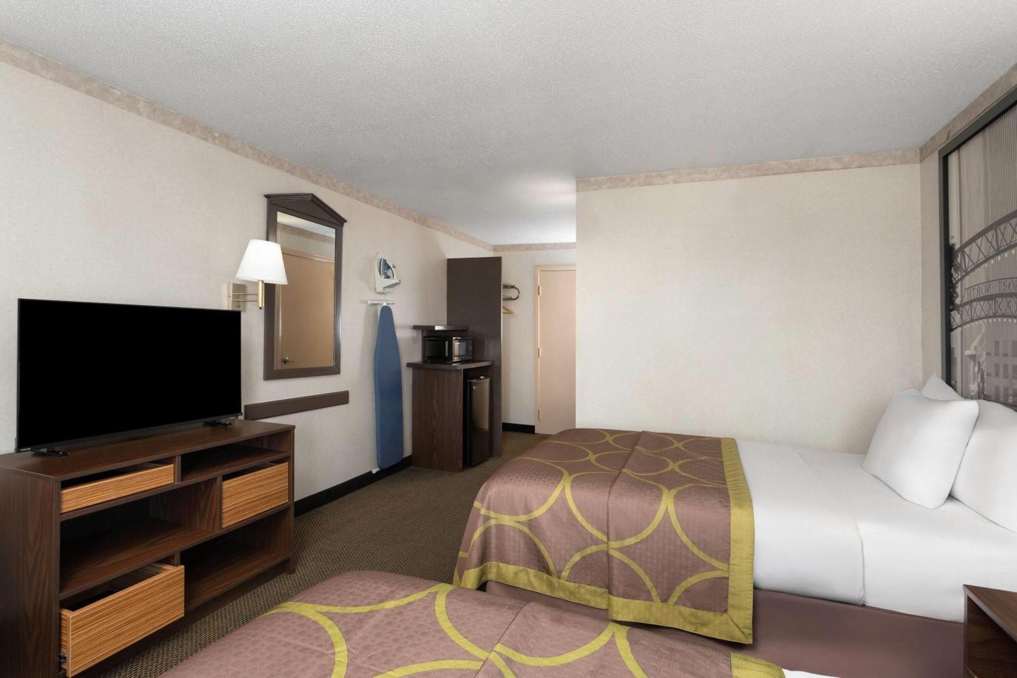 Hotel Super 8 By Wyndham 2*