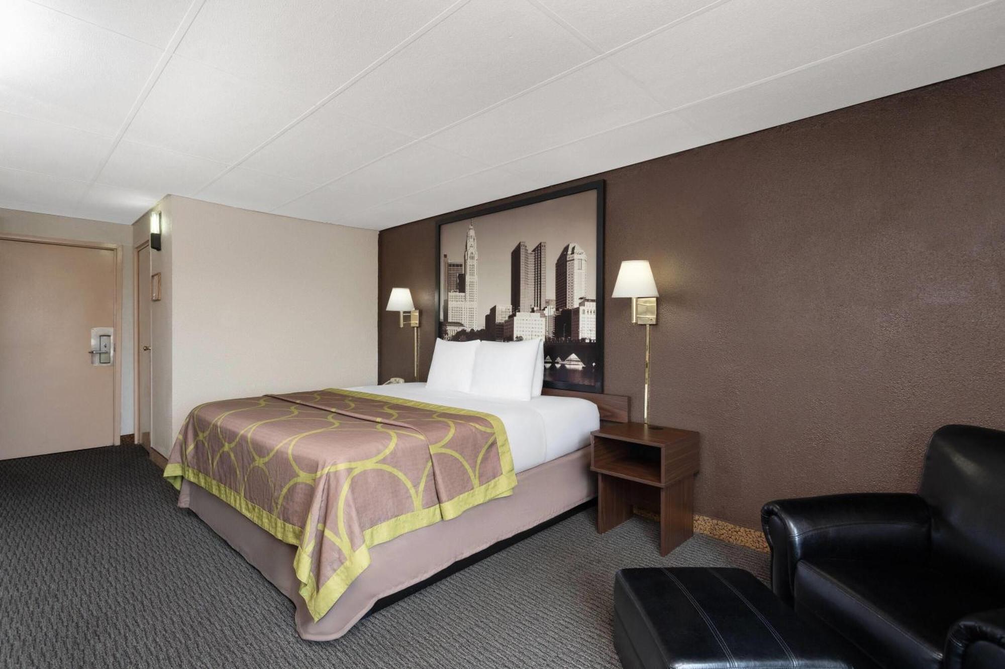 Super 8 By Wyndham Hotel 2*