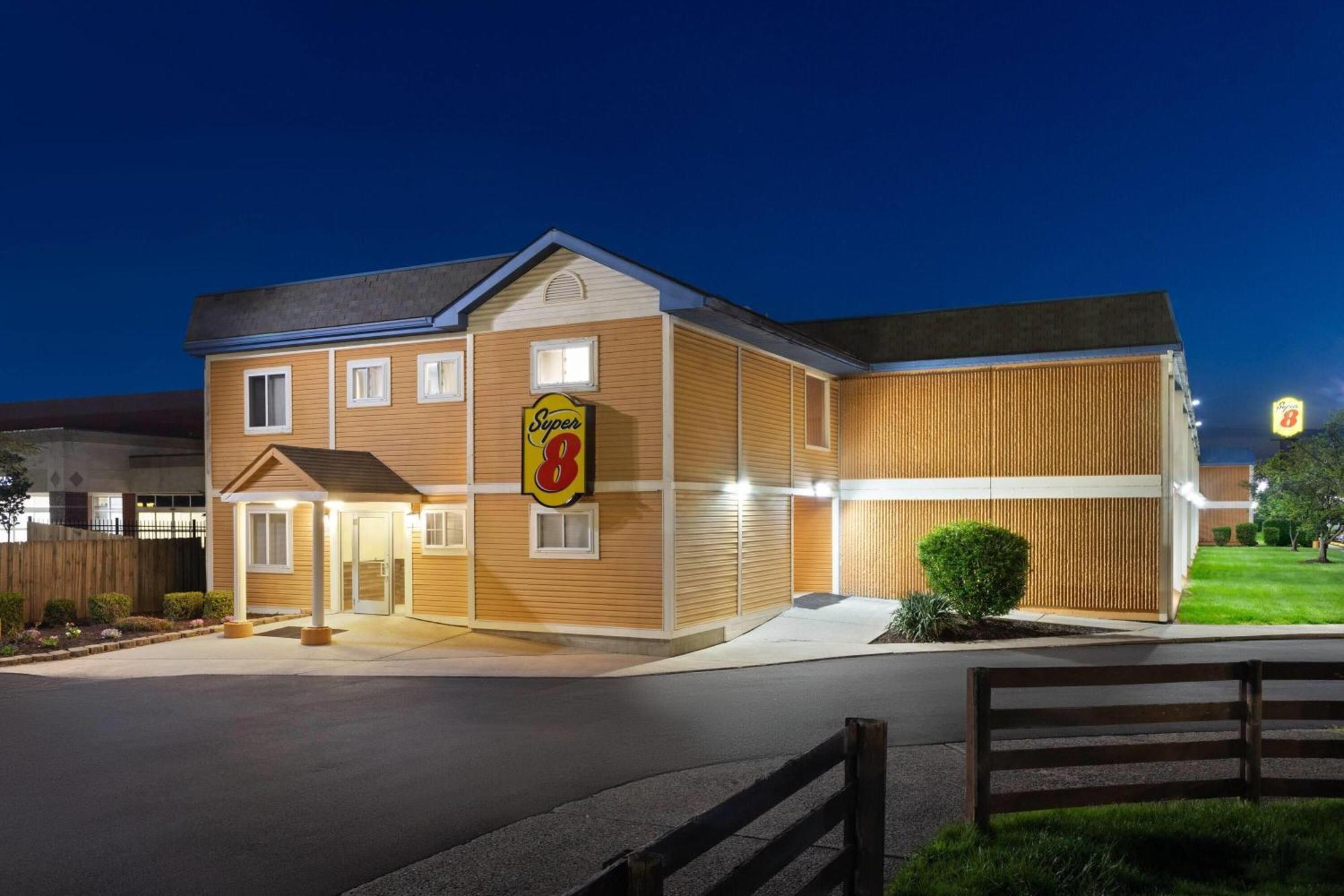 Super 8 By Wyndham Hotel Columbus